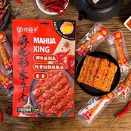 衛龍辣條大面筋豆皮大辣棒小辣棒等多種規格口味可選新貨休閒零食