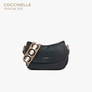 COCCINELLE กระเป๋าสะพายผู้หญิง รุ่น RAQUEL CROSSBODY BAG 150301 สี NOIR/CUIR