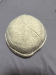 米色圓頂帽