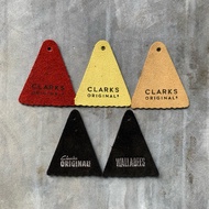 CLARKS WALLABEE TRIANGLE EARRINGS 1 PCS