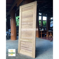 ประตูไม้สักบานเดี่ยวโมเดิร์น พร้อมบานเกล็ดระบายอากาศ ขนาด 80x200 ซม. เกรด ออป. คัด พร้อมทำสี
