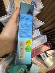 VT CICA X HYALON 300hL HYDROP REEDLE SHOT 50 毫升精華液。