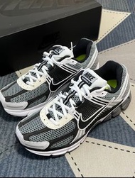 🎇全新特惠Nike Air Zoom Vomero 5 SE SP 低幫跑步鞋 男女同款 黑白