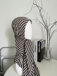 ฮิญาบชีฟอง Chiffon hijab (เนื้อทราย) ดีเทลลายทาง