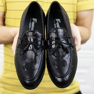 Giày lười nam da mềm đế cao su đúc khâugiày tây nam trẻ trung da in vân cá sấu có gắn nơ chuông tran