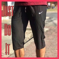 SELUAR SUKAN NIKE QUARTER PANT