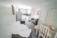 STAY SA Cosy equipped studios available 10 mins from the city! Free WIFI &amp;50" SMART TV's!