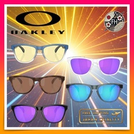 OAKLEY Frogskins S Sunglasses - Stylish and Versatile Eyewear for Every Occasion