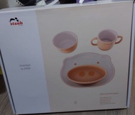 全新 德國孖人牌 STAUB 小豬仔造型 粉紅色 兒童陶瓷餐具套裝 餐桌碗杯碟 共4件