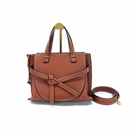 LOEWE 棕色 Gate Top Handle 牛皮 Small 肩背包
