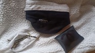 CHANEL BEAUTY 黑色化妝袋 （附金球鏈，粉撲➕化妝刷）