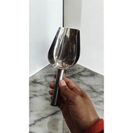 Measuring spoon scoop to take ice cream and gelato