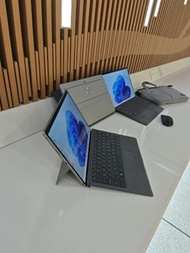 🙋🏾‍♂️DELL LATITUDE
👉7200
👉2 in 1

can use SIM