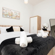 โรงแรม Contractor-Ready 2 Bed Apt by Leeds Docks with Free Parking, Sleeps 6 - Hunslet
