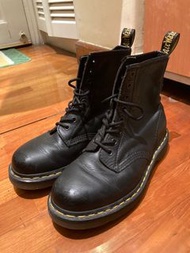 Dr Martens 8 孔 軟皮boots (可交換）