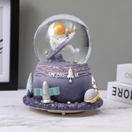 Astronaut Snow Globe