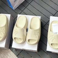 MLB Skipper Slide cream sandals