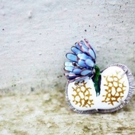 我是一株等待季節性陣雨的沙漠植物 系列胸針之四:生石花