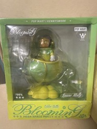 POP MART Kennyswork Blooming Mega Space Molly