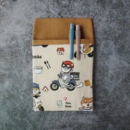 【柴柴外送員】 口袋型筆袋 護理師筆袋 醫師筆袋 老師筆袋 柴犬