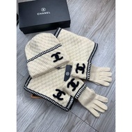 GU888 Black White GG Plush Bucket Hat