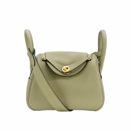 Hermes Mini Lindy 牛皮轉釦手提/肩背兩用包-19cm(8Q馬爾法米色)