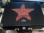 （全新未用過）Heineken（喜力）限定版 便攜式手提箱黑膠唱片LP機 （附送多一個唱針，說明書）再送一個唱盤形收音機