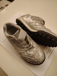 Kelme 兒童足球鞋33號
