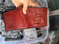 Ví da cá sấu  Móng cá sấu . Đan và ốp mép