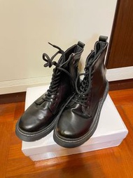 全新黑色軍靴馬丁靴 Lace up boots