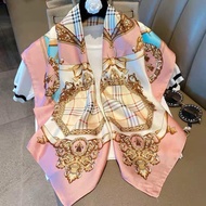 Square scarf size 90x90.