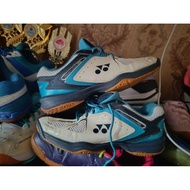 Yonex power cusion 35