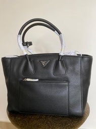 全新Prada Bag側孭袋