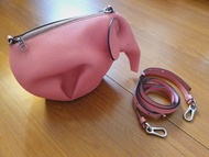 LOEWE 粉紅色 大象造型 牛皮斜背包 大象包專櫃正品
