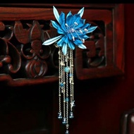 Flower brooch (blue lotus)