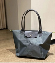 🔥清庫存｜超低價走貨 | Longchamp Le Pliage Green 經典百搭輕便防水長柄中號尼龍餃子包 石墨灰 | 大容量通勤上學出遊萬用|