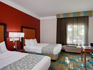 La Quinta Inn &amp; Suites by Wyndham Greensboro NC