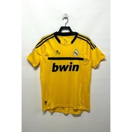 Retro 11-12 Real Madrid yellow goalkeeper football short sleeved jersey