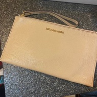 👑Michael Kors✨經典質感奶茶色大手拿包（鈔票手機輕鬆放）MK handbag