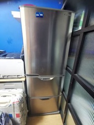 三門掣冰雪櫃高。65寸濶24寸深 25寸