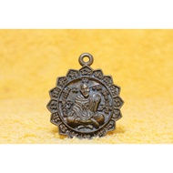 LP Cheam Rian Pim Yon Yok Nur Thong Deang.