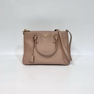 PRADA奶茶色防刮牛皮金釦大號殺手包1BA274