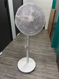 Toshiba 座地遙控風扇