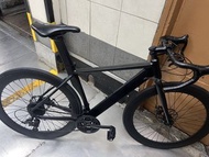 黑色破風公路車
