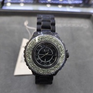 Levi's watches 1407 (half price) with jeans box.