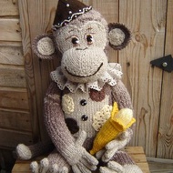 數位 Original Knitting Pattern -Knit a monkey with a banana with your own hands