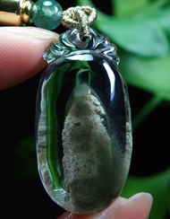 天然綠幽靈金字塔吊墜  一座山長在水晶中  巍峨雄偉  全包裹金字