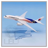 LEO 16cm 1:400 Malaysia Airlines 350 airplane models toys for kids car for kids kids toys toys for b