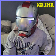 XDJMR Iron Man Auto King 1/1 MK5 หมวกกันน็อครีโมทคอนโทรลและการควบคุมด้วยเสียง Marvel Iron Man หน้ากากหมวกกันน็อคอัตโนมัติพร้อมไฟ LED สําหรับเด็กผู้ชาย BXFBE