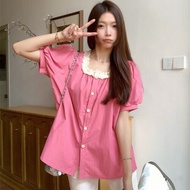 AIYITI | เสื้อแขนสั้นคอสี่เหลี่ยมปะผ้าลูกไม้ dopamine ไซส์ใหญ่